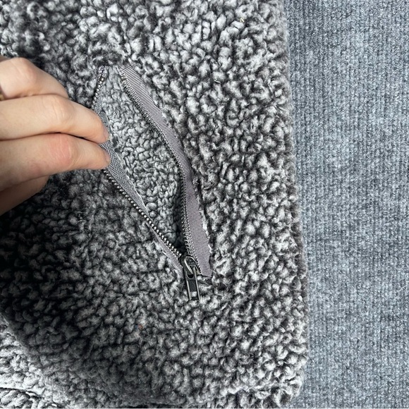 Thread + Supply Anthropologie Womens XS Gray White Soft Fuzzy Fleece Zip Vest - Picture 5 of 11